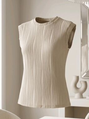 Wavy Sleeveless Textured Crewneck Top Shell - Cream Beige Tan Size M